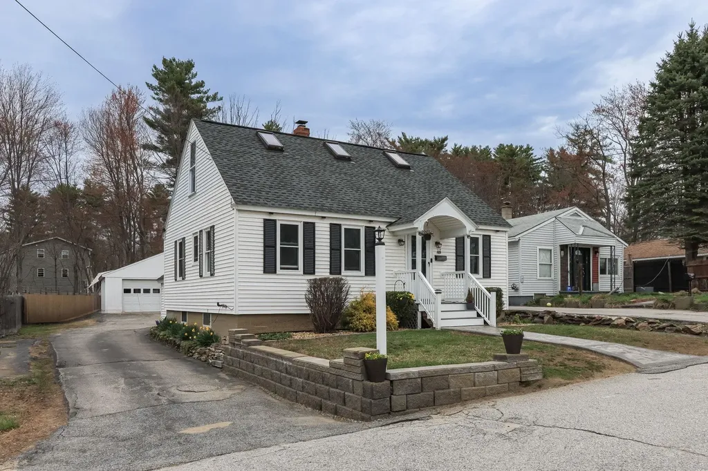 12 Lindy Street Pembroke NH 03275