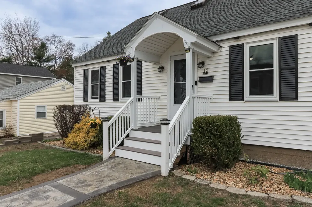 12 Lindy Street Pembroke NH 03275