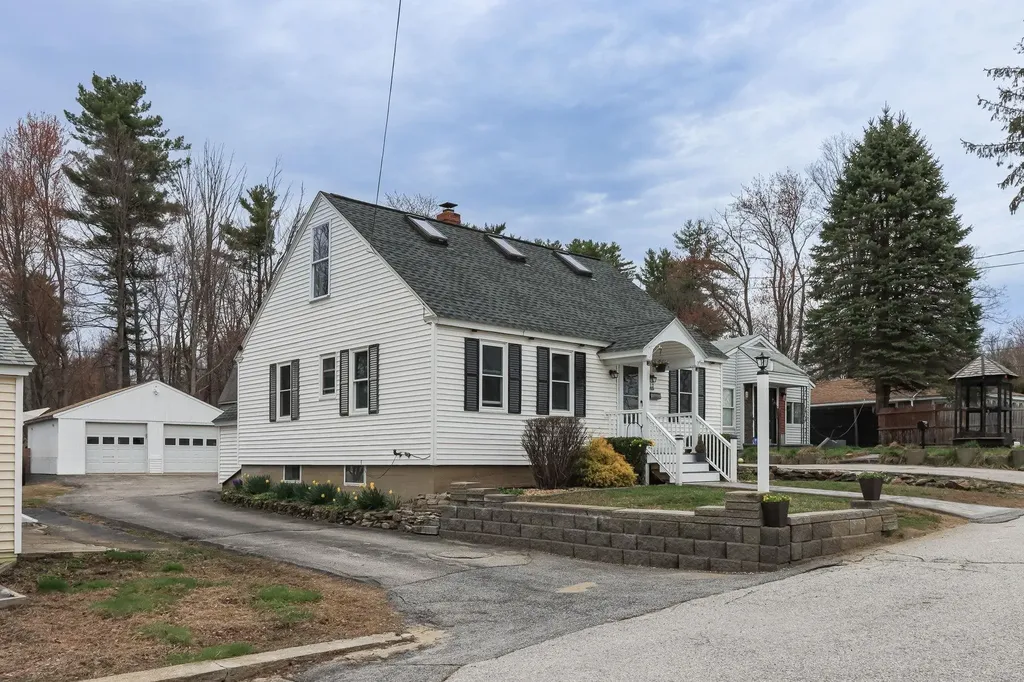 12 Lindy Street Pembroke NH 03275