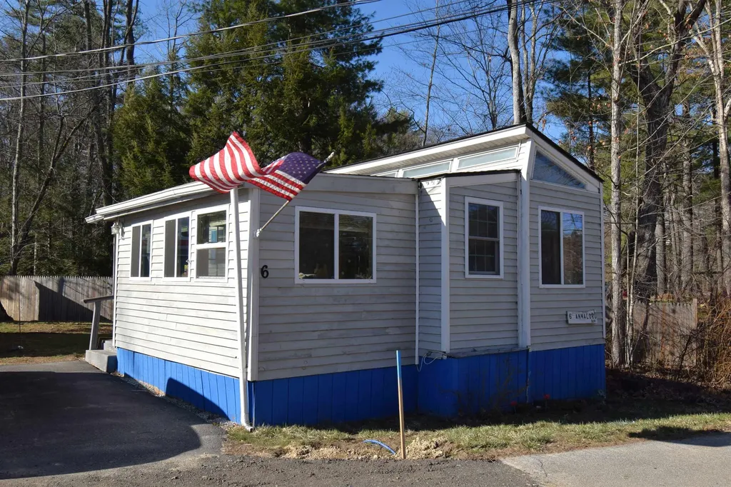6 Annaloro Boulevard Danville NH 03819