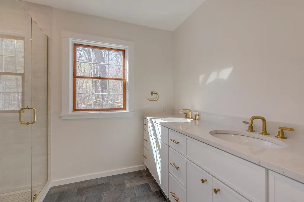 171 Mending Walls Road Manchester VT 05255