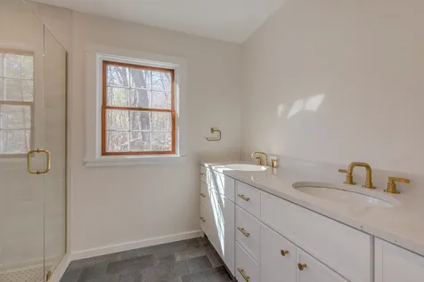 171 Mending Walls Road Manchester VT 05255