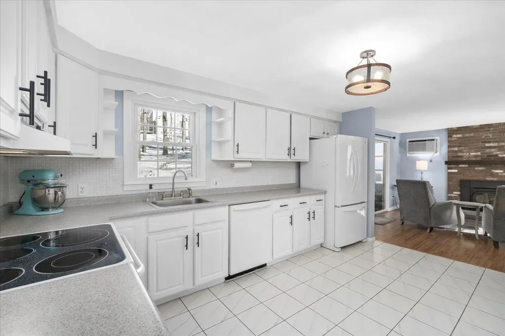 4 Joanne Street Merrimack NH 03054
