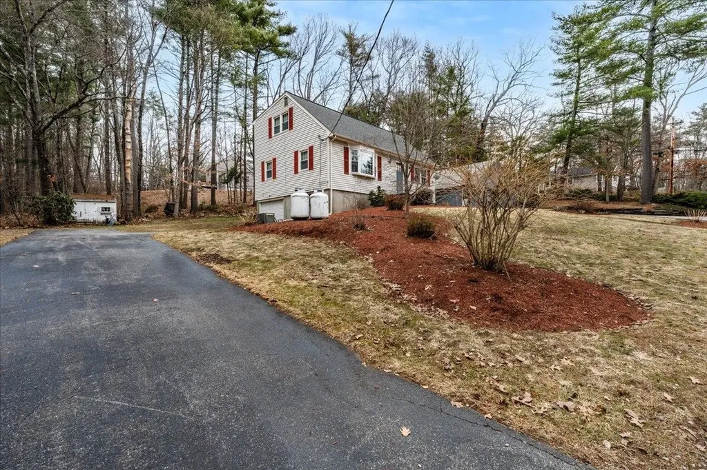 4 Joanne Street Merrimack NH 03054