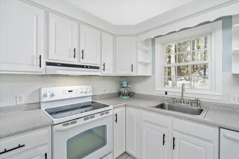4 Joanne Street Merrimack NH 03054