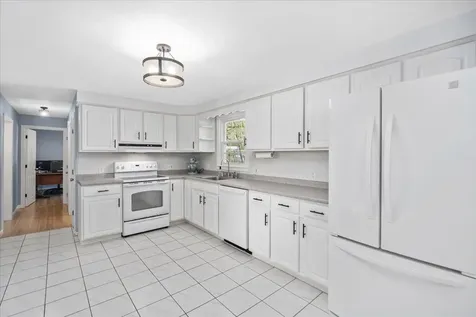 4 Joanne Street Merrimack NH 03054