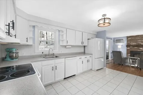 4 Joanne Street Merrimack NH 03054