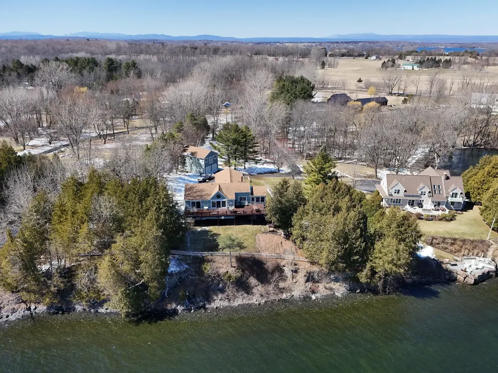 25 Cavendish Cove South Hero VT 05486