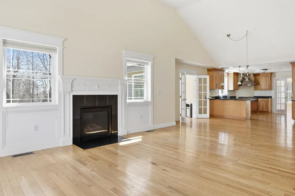 8 Indian Hill Road Derry NH 03038