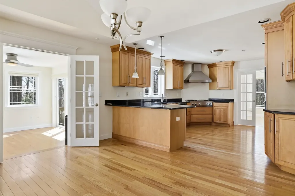 8 Indian Hill Road Derry NH 03038