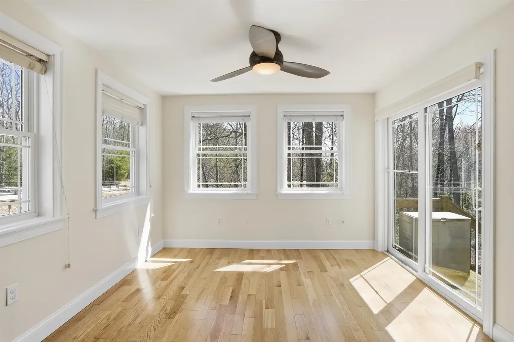 8 Indian Hill Road Derry NH 03038