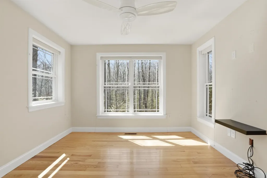 8 Indian Hill Road Derry NH 03038
