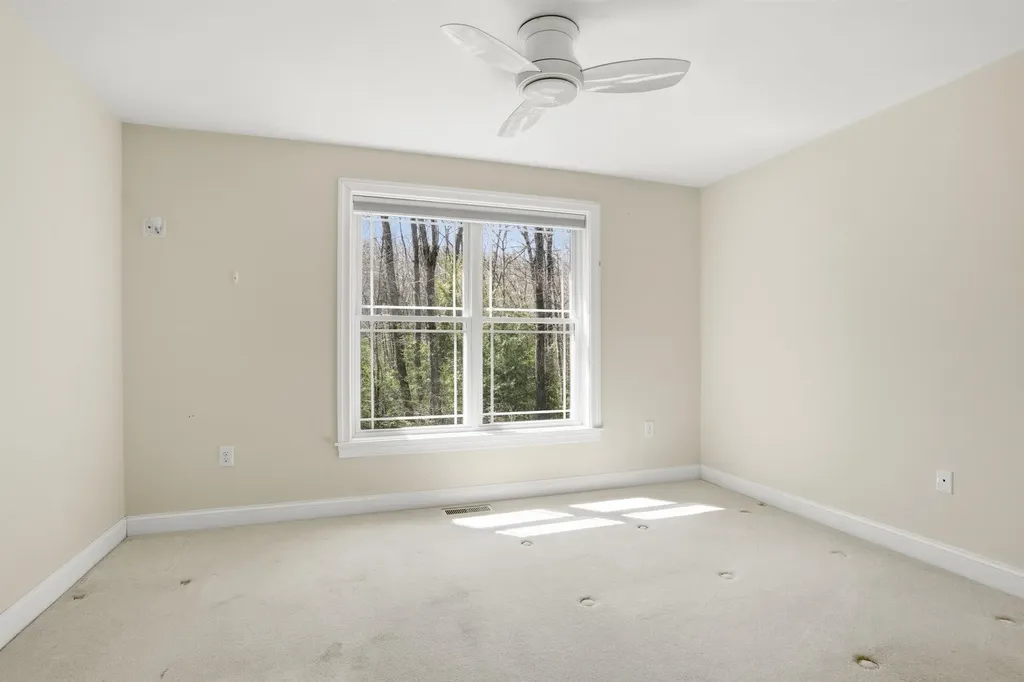 8 Indian Hill Road Derry NH 03038