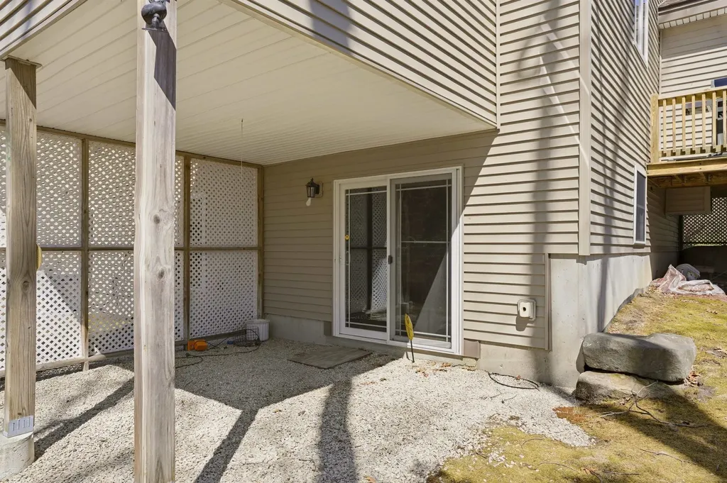 8 Indian Hill Road Derry NH 03038