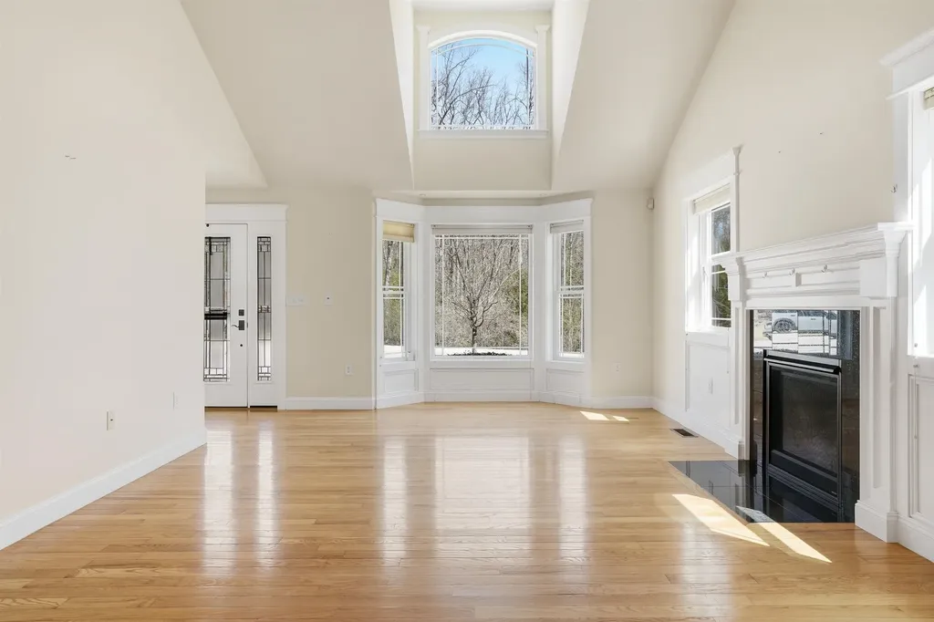 8 Indian Hill Road Derry NH 03038