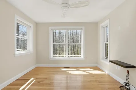 8 Indian Hill Road Derry NH 03038