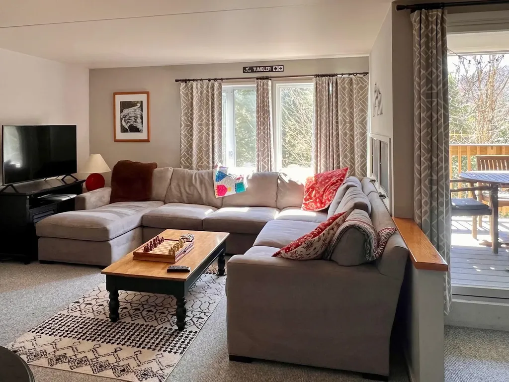 102 Upper Phase Road Warren VT 05674