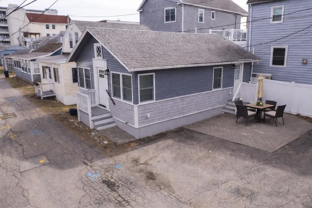 17 Kentville Terrace Hampton NH 03842