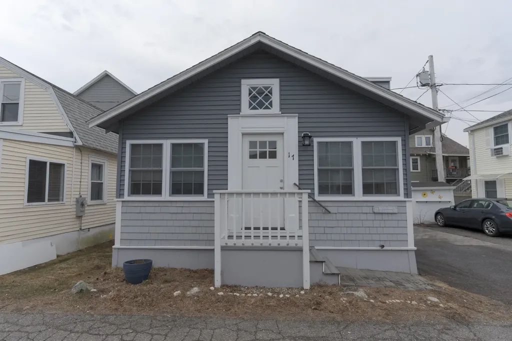 17 Kentville Terrace Hampton NH 03842