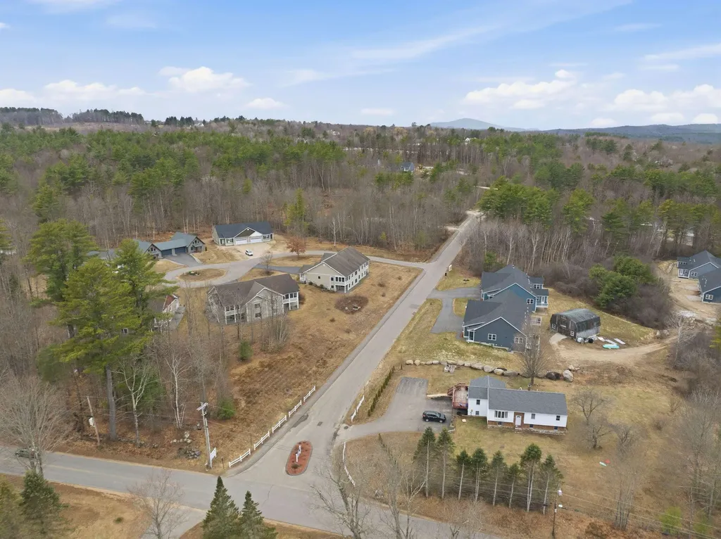 17 Millstone Drive Northfield NH 03276
