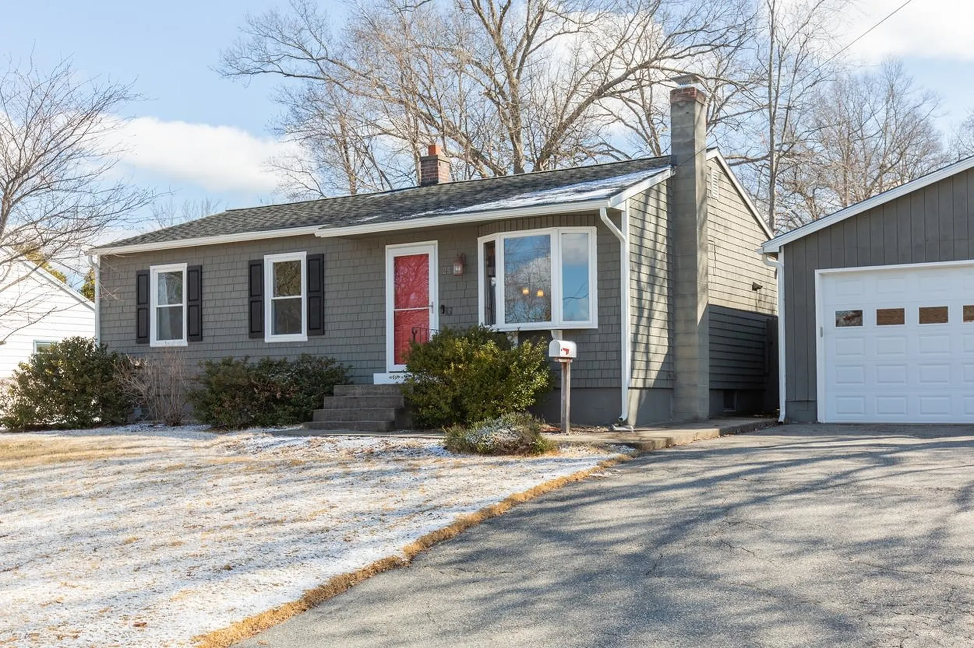 25 Meade Street Nashua NH 03064