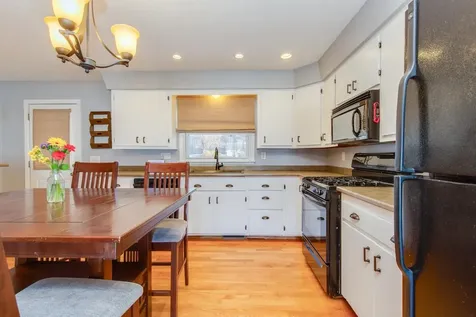 25 Meade Street Nashua NH 03064