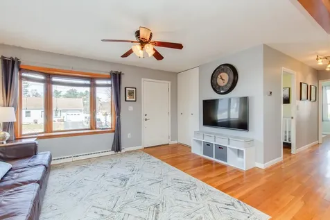 25 Meade Street Nashua NH 03064