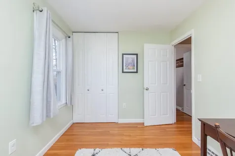 25 Meade Street Nashua NH 03064