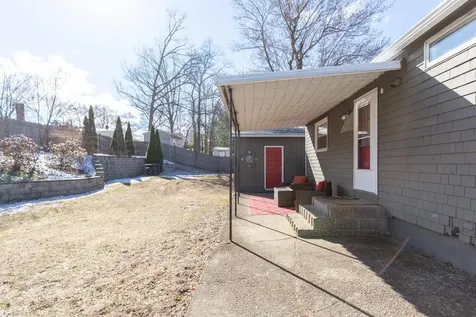 25 Meade Street Nashua NH 03064