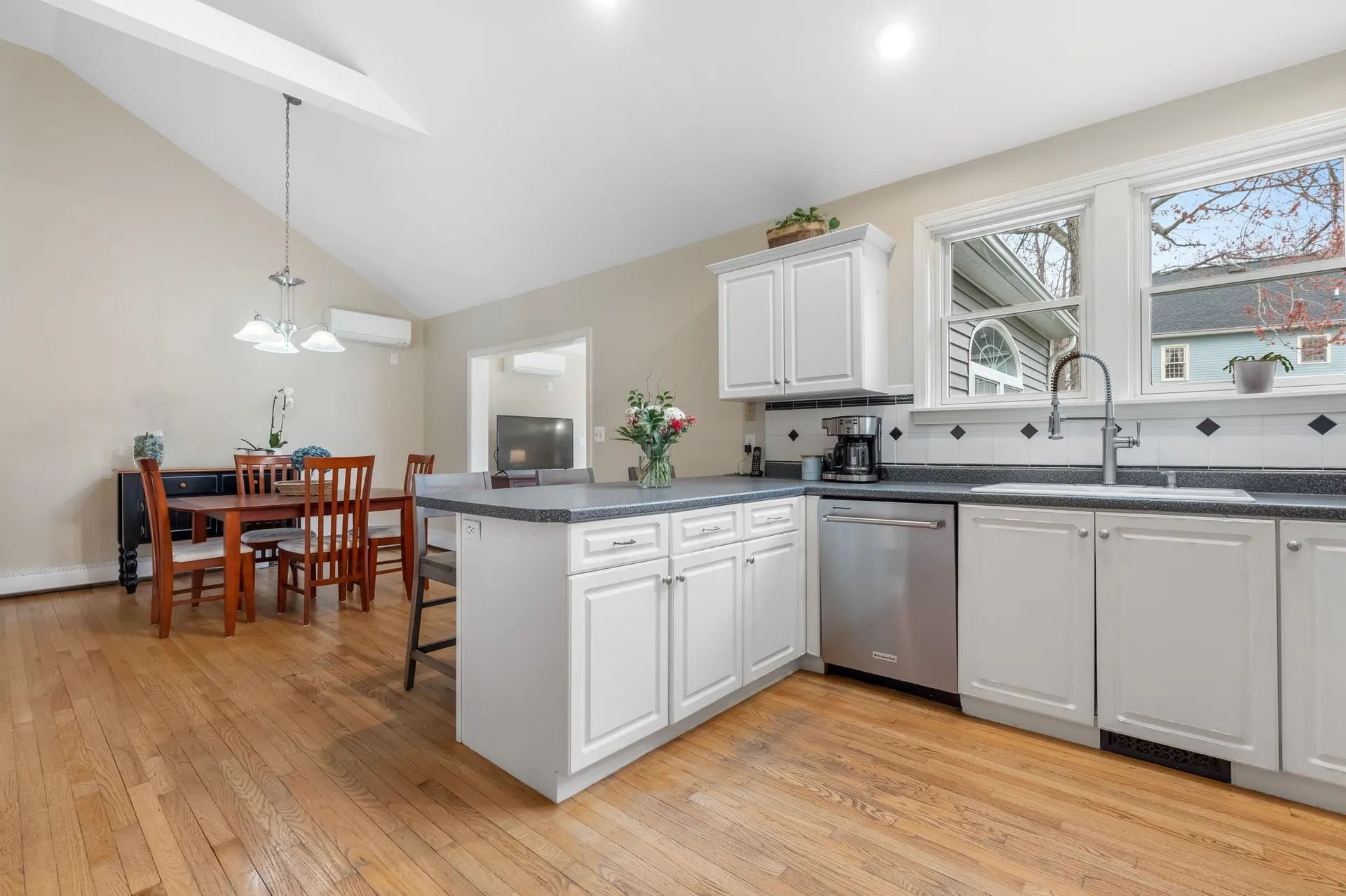 21 Hedman Avenue Hampton NH 03842