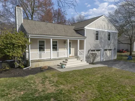 21 Hedman Avenue Hampton NH 03842