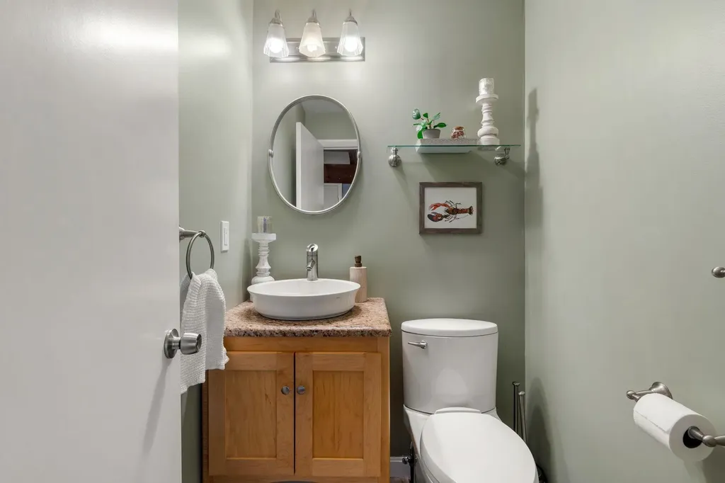 11 Windsor Boulevard Londonderry NH 03053