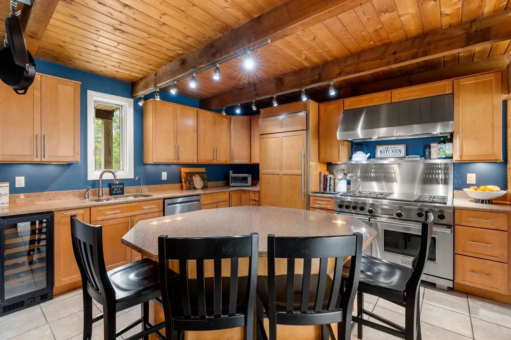 11 Windsor Boulevard Londonderry NH 03053