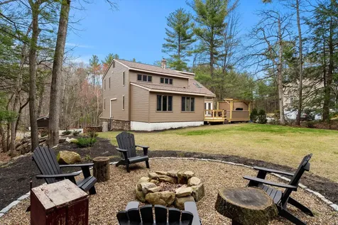 11 Windsor Boulevard Londonderry NH 03053
