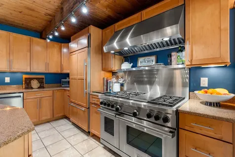 11 Windsor Boulevard Londonderry NH 03053