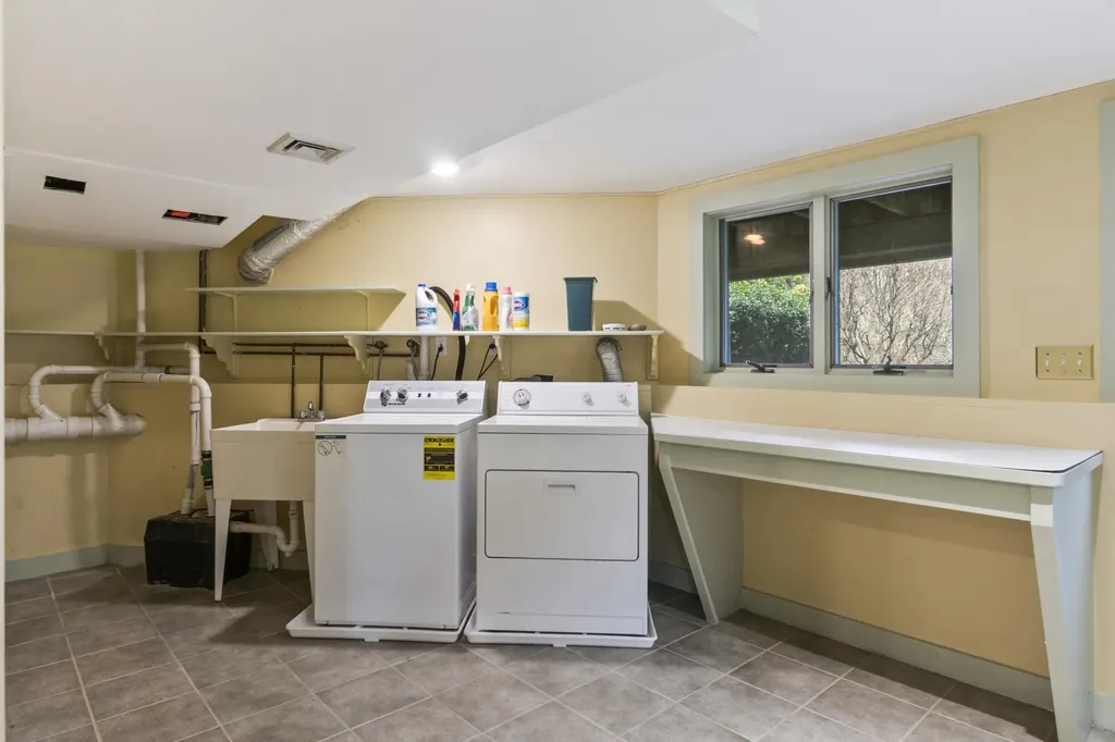 15 Pine Road North Hampton NH 03862