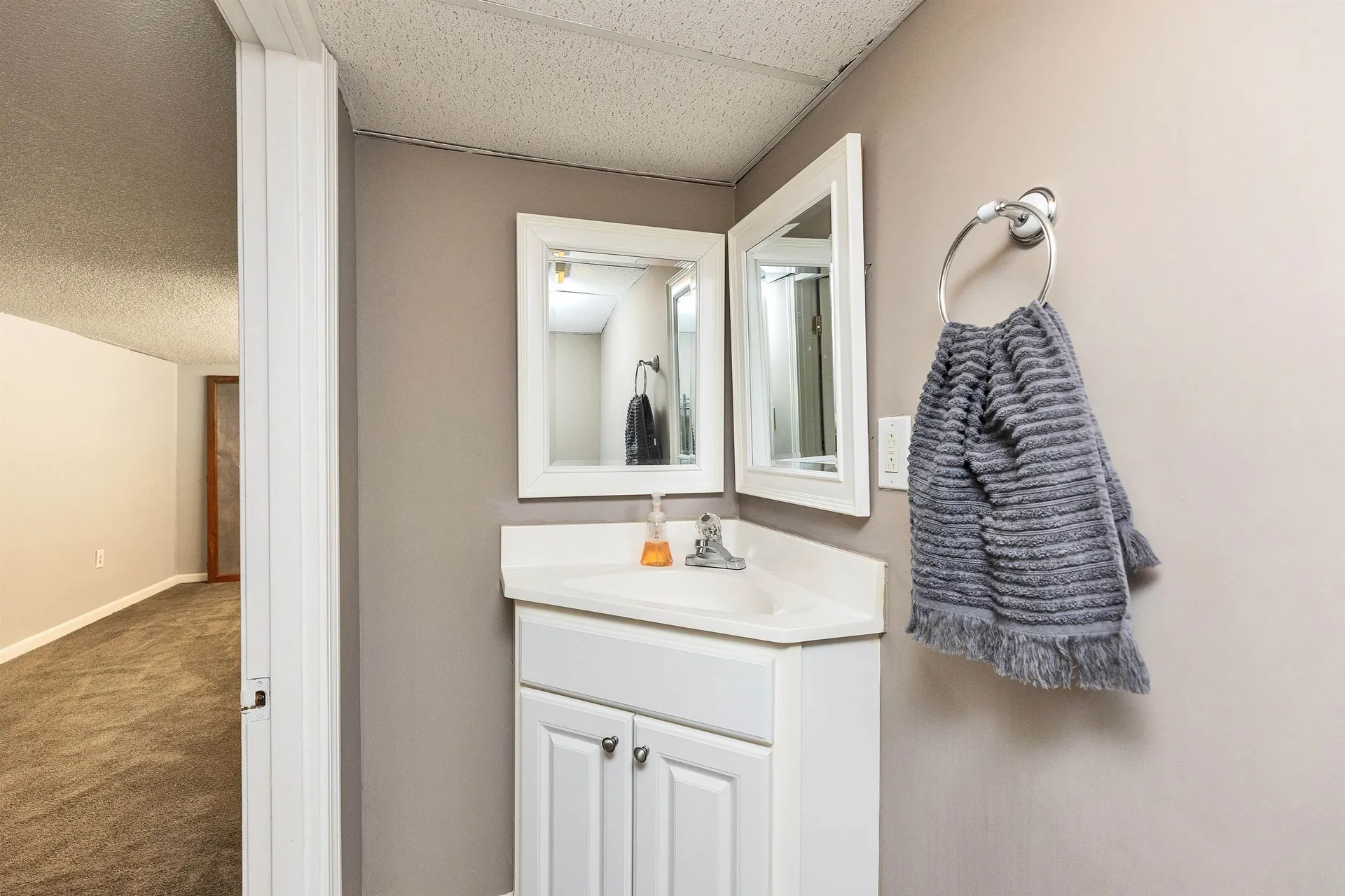 24 Dexter Street Nashua NH 03060