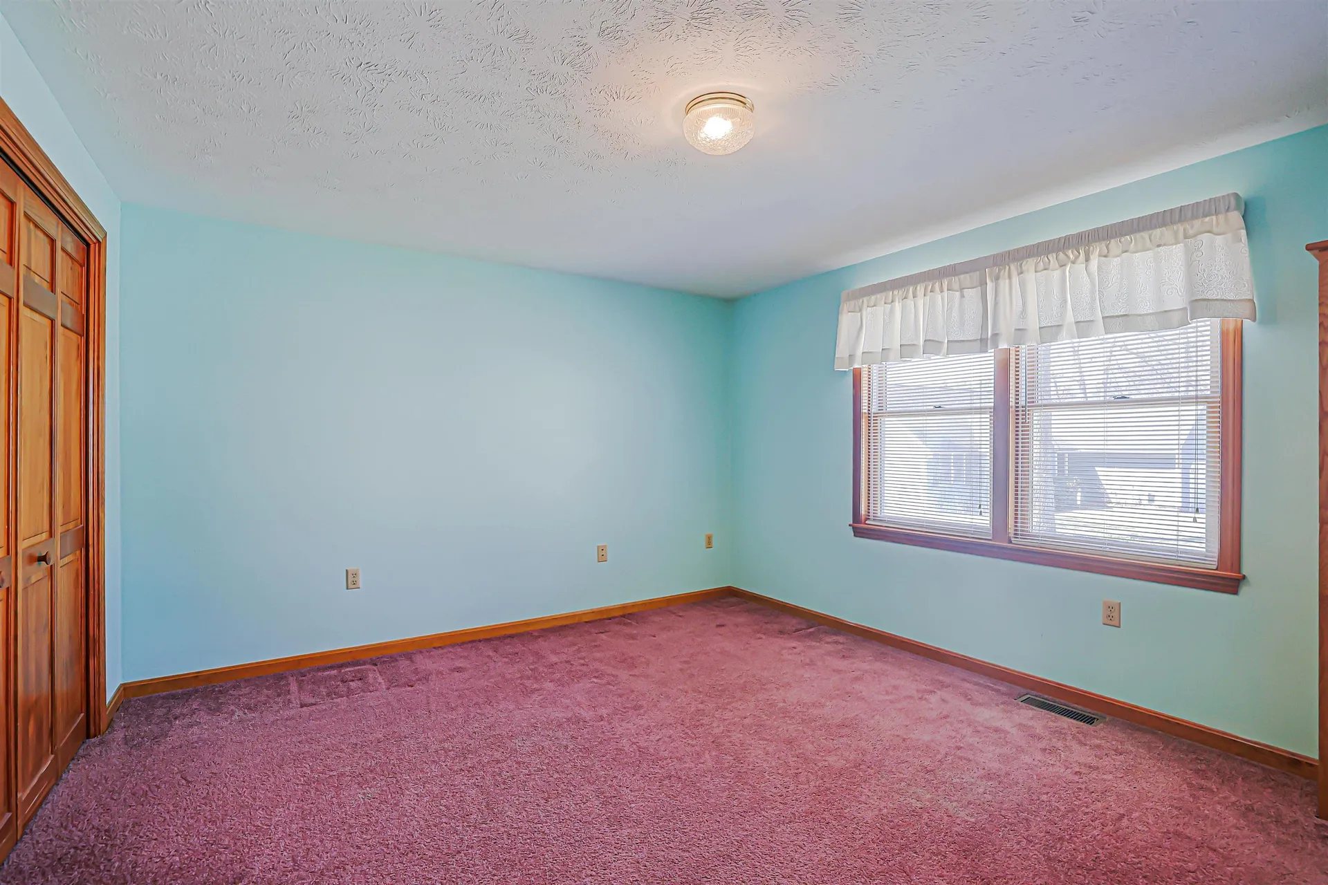 27 Scottsdale Drive Hudson NH 03051