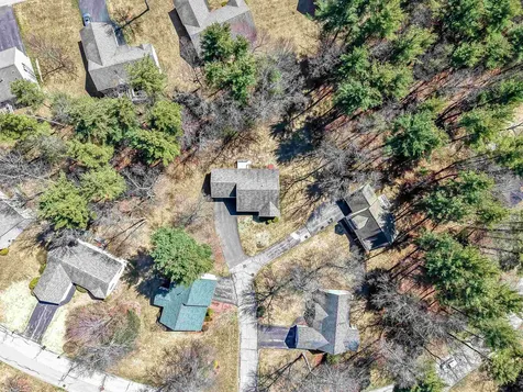 27 Scottsdale Drive Hudson NH 03051