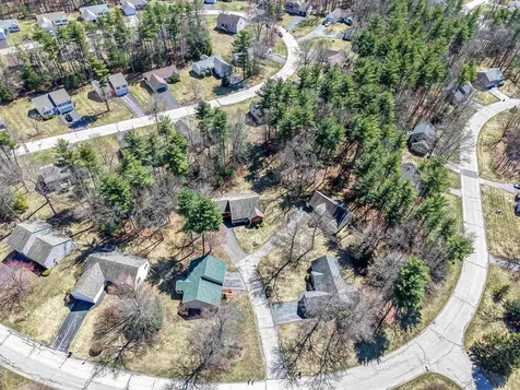 27 Scottsdale Drive Hudson NH 03051