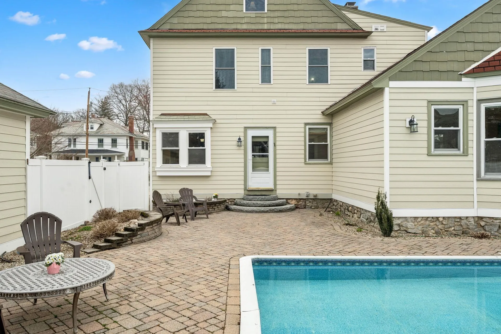 944 Chestnut Street Manchester NH 03104