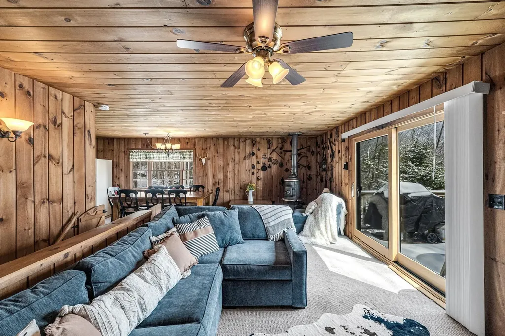 44 Howes Loop Wilmington VT 05363