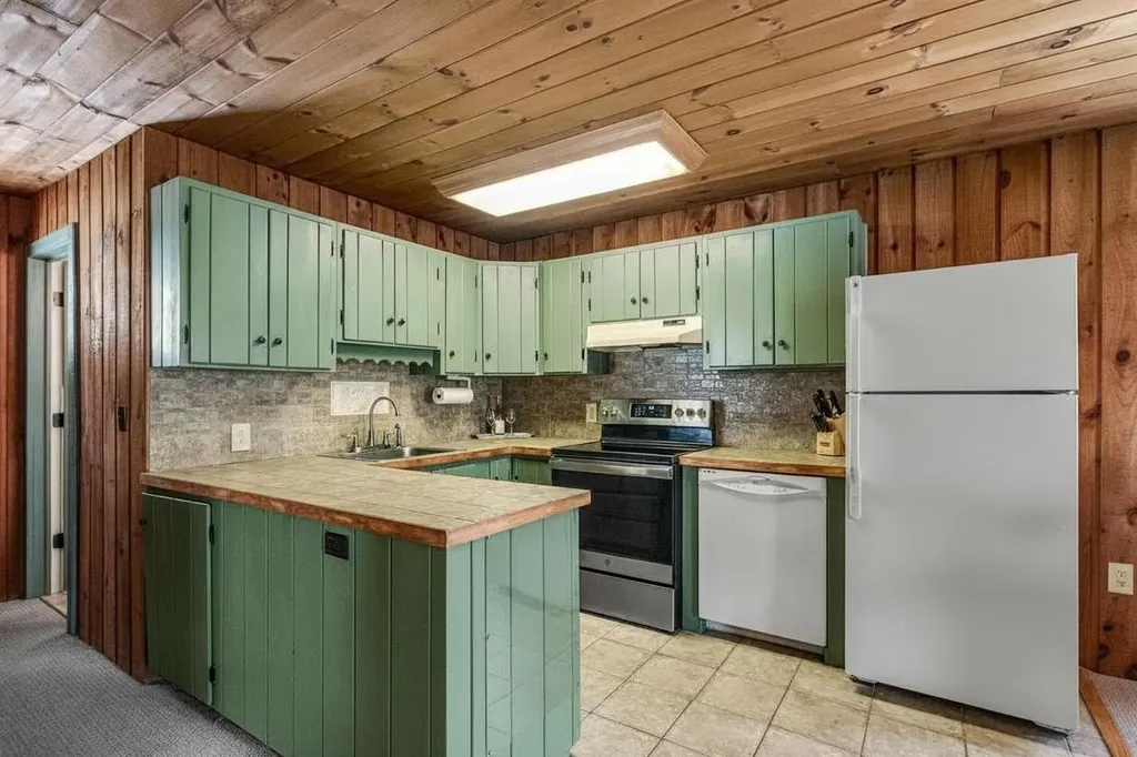 44 Howes Loop Wilmington VT 05363