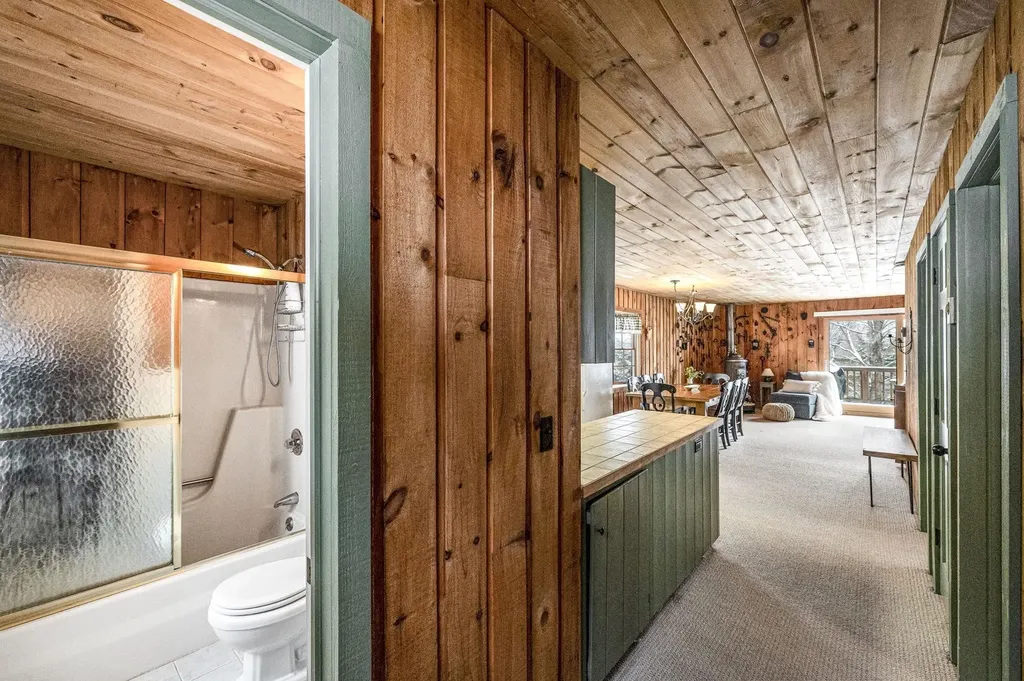 44 Howes Loop Wilmington VT 05363