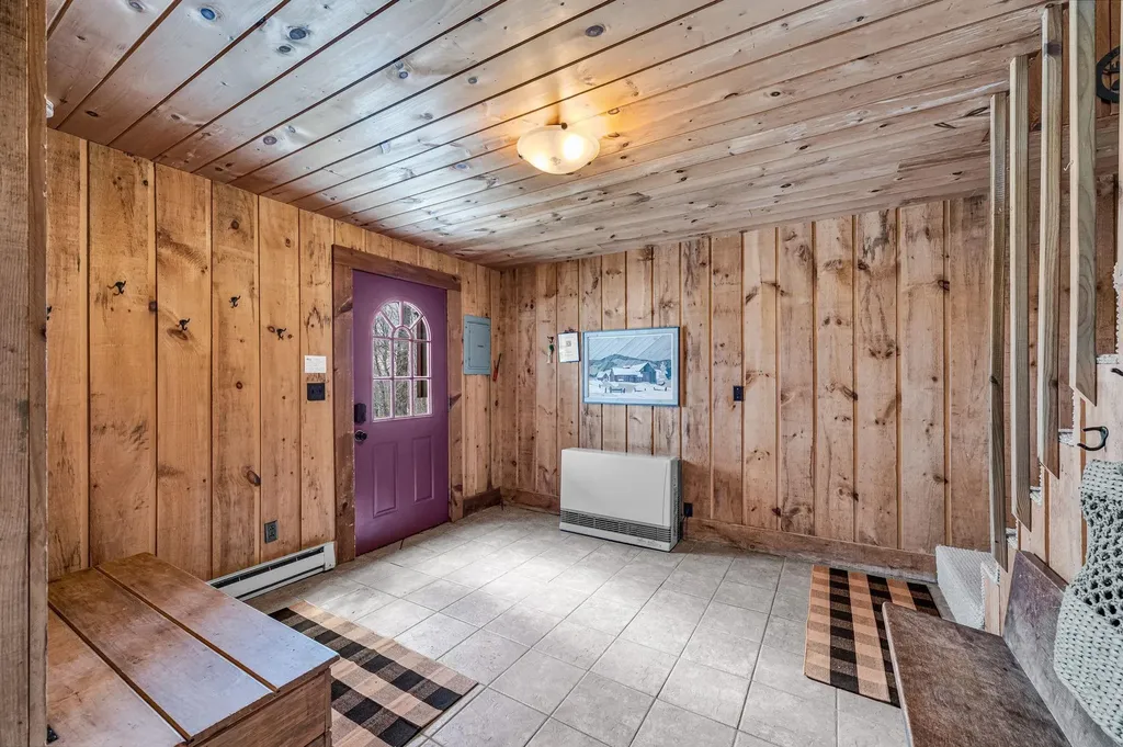 44 Howes Loop Wilmington VT 05363