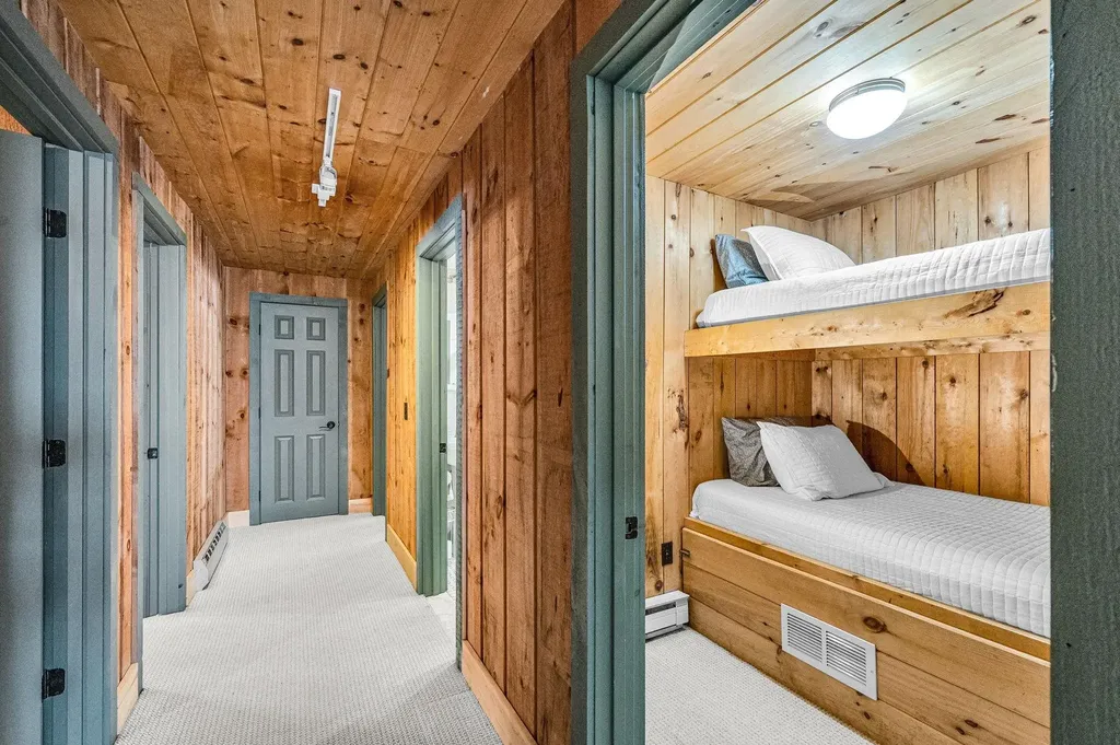 44 Howes Loop Wilmington VT 05363