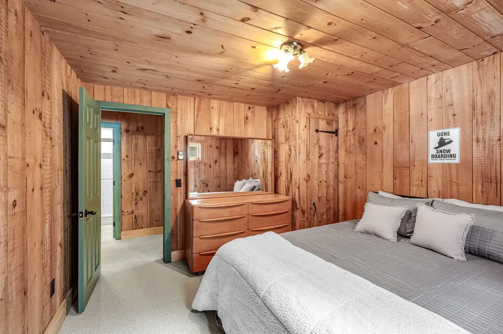 44 Howes Loop Wilmington VT 05363