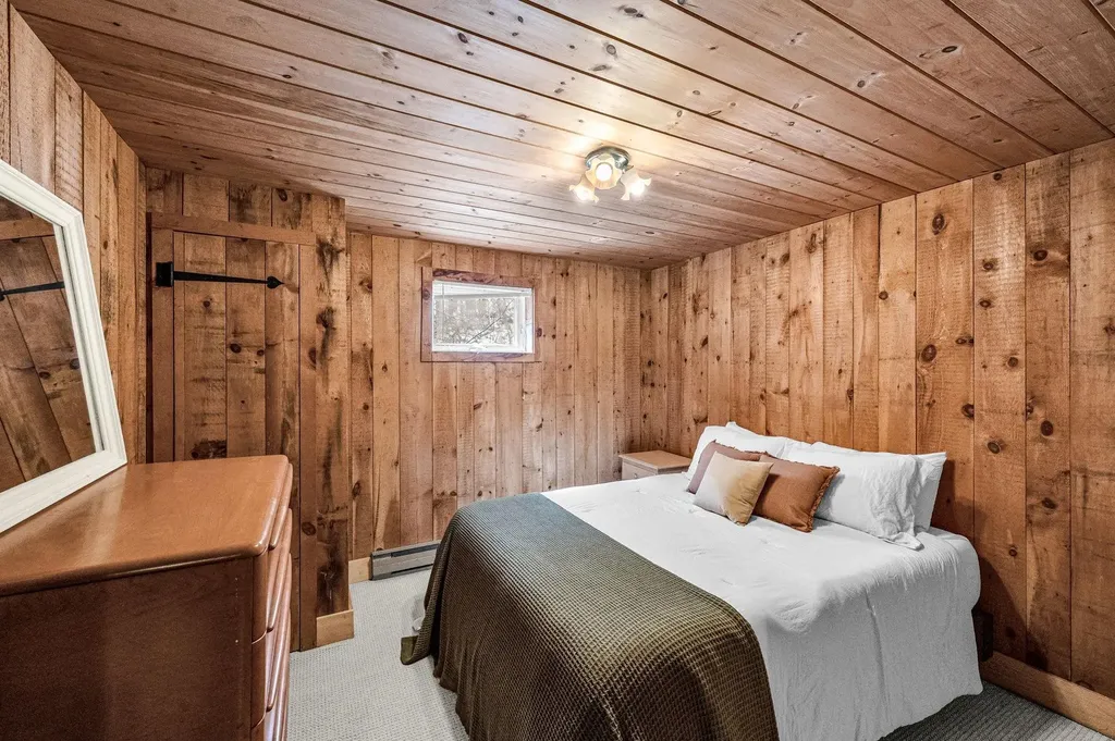 44 Howes Loop Wilmington VT 05363