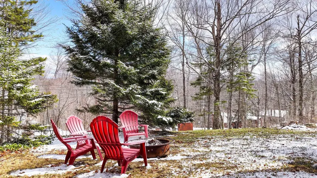44 Howes Loop Wilmington VT 05363