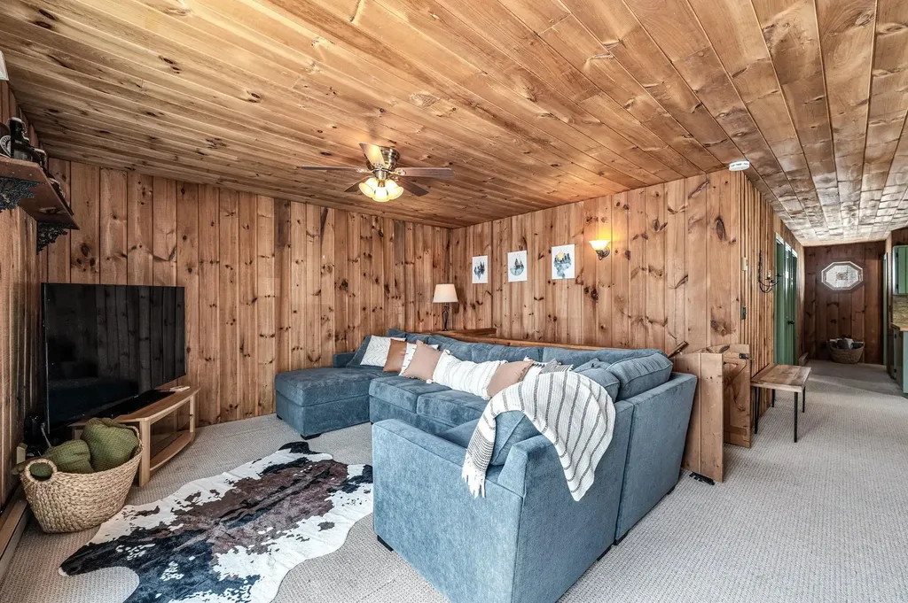 44 Howes Loop Wilmington VT 05363